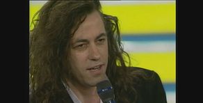 Bob Geldof canta "The great song of indifference" a Vota la voce