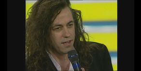 Bob Geldof canta "The great song of indifference" a Vota la voce
