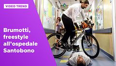 Vittorio Brumotti, freestyle all'ospedale Santobono