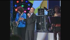 Edoardo Vianello canta "Abbronzatissima", "Guarda come dondolo" e "Watussi"