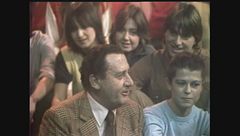 Alberto Sordi spiega il valzer a Popcorn