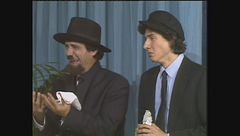 Franco e Ciccio cercano di cacciare un cliente dal Grand Hotel