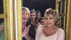 La #cabinagold di Enzo Paolo Turchi e Carmen Russo