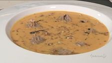 Vellutata di zucca e amaretti con crema di castagne
