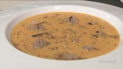 Vellutata di zucca e amaretti con crema di castagne