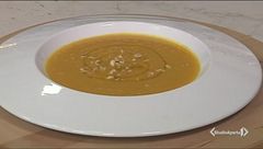 Crema di zucca e granella di nocciole