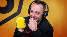 Fabri Fibra a 105 Mi Casa: "Quando trovi un po' della tua musica in quella degli altri accade un miracolo"