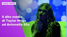 Il dito medio di Taylor Mega ad Antonella Elia