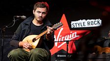 Editors: guarda la performance acustica integrale sul palco di Virgin Radio. Intervista di Giulia Salvi