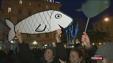 Bologna, 40mila sardine in piazza