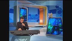Tiziano Ferro e le sue canzoni incomprensibili a Mai Dire Martedì