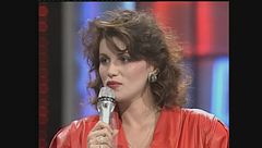 Il debutto da cantante di Serena Grandi a Pentatlon