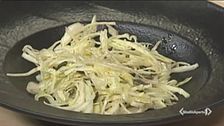 Insalata di cavolo cappuccio con acciughe