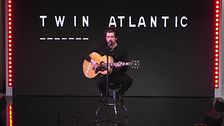 Twin Atlantic: guarda l'esibizione di Novocaine acustica sul palco di Virgin Radio