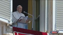 Il Papa si affaccia a San Pietro: "Un piacere tornare"