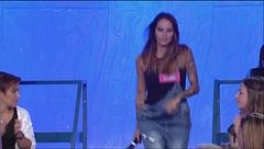 Entrano le corteggiatrici