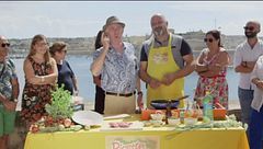 Coniglio fritto con caponata maltese