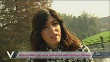 Bianca Atzei: giovane dal look anni '60