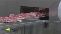 Le prime fasi della lavorazione dello speck