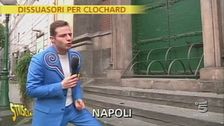 Dissuasori per clochard alle porte di una chiesa