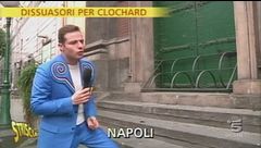 Dissuasori per clochard alle porte di una chiesa