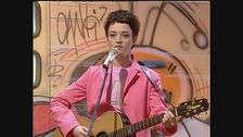Carmen Consoli canta "Amore di plastica" a Mai dire Gol 2000