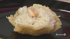 Risotto prosecco e gamberi su cialda di formaggio