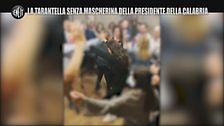 La tarantella senza mascherina della presidente Santelli. E le regole anti contagio?