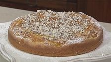 Torta con pesche e mandorle