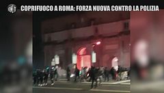 Coprifuoco a Roma, Forza Nuova contro la Polizia: due poliziotti feriti | VIDEO.