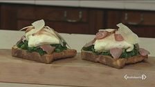 Crostini di cavolo nero e uova fagottino