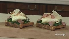 Crostini di cavolo nero e uova fagottino