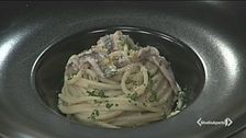 Spaghetti aglio, olio, alici e noci