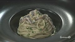 Spaghetti aglio, olio, alici e noci