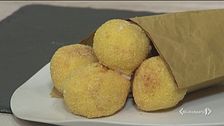 Polpettine di polenta ripiene di gorgonzola
