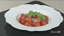 Gnocchi di carote con sugo al pomodoro e basilico