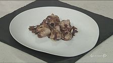 Spezzatino tacchino radicchio e pinoli