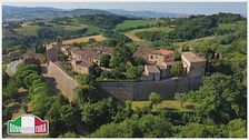 Montegridolfo: un borgo sospeso tra il tempo e lo spazio