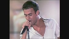 Enrique Iglesias canta "Bailamos" a Festivalbar 1999