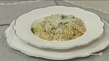 Fusilli con zucchine e uova