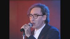 Franco Battiato canta "Di passaggio" a Festivalbar