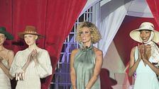 Jo Squillo: La nuova collezione di cappelli di Stella Manente