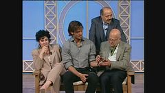 Gabriel Garko si fa leggere la mano a Buona Domenica