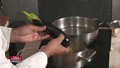 Lo chef Pino Cuttaia ci spiega come riconoscere una melanzana di qualità