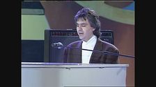 Andrea Bocelli e Judy Weiss cantano "Vivo per lei"