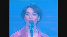 Carmen Consoli canta "Amore di plastica" a Generazione X