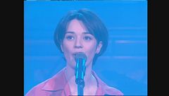 Carmen Consoli canta "Amore di plastica" a Generazione X