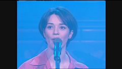 Carmen Consoli canta "Amore di plastica" a Generazione X