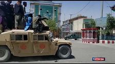 Afghanistan, talebani verso Kabul: allarme profughi
