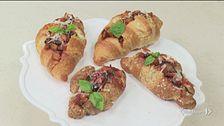 Croissant salati alle melanzane